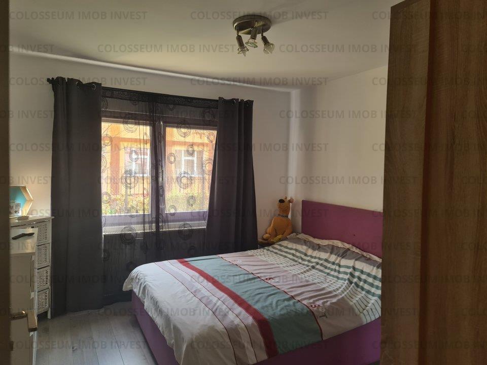 Apartament cu 4 camere, decomandat - zona Noua