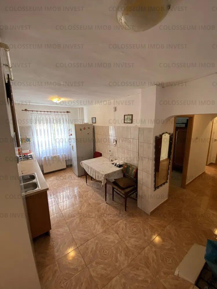 Apartament 3 camere, 2 bai - zona Racadau