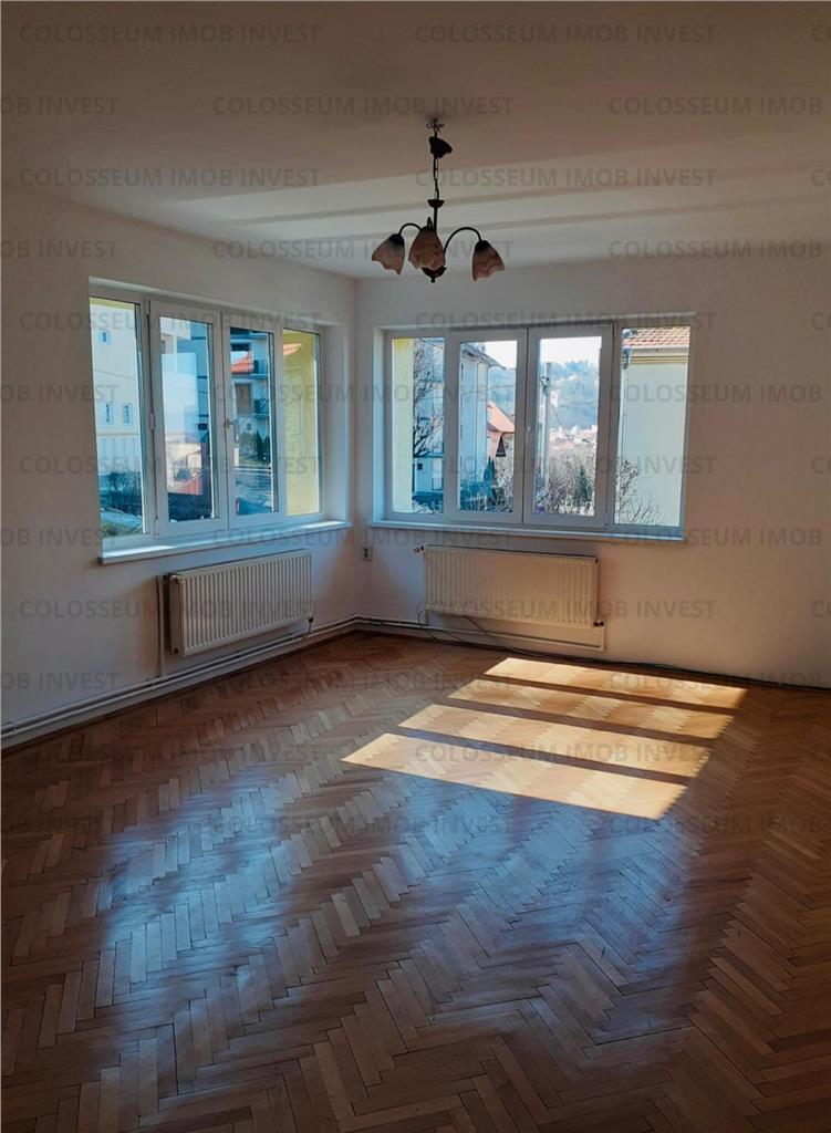 Apartament cu 3 camere-zona Brașovul Vechi