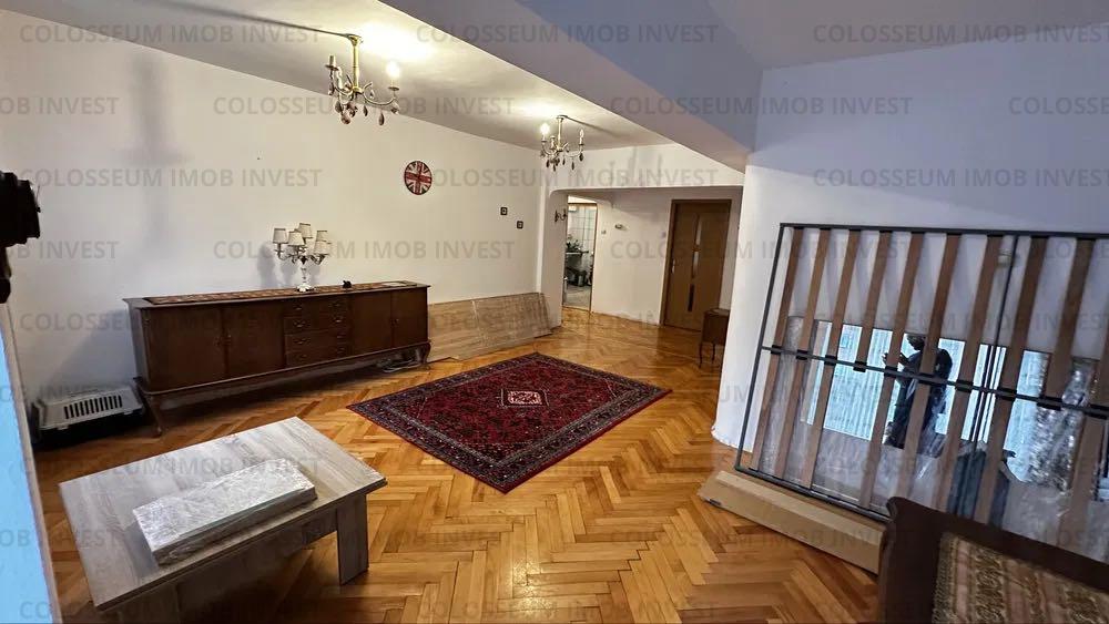 Apartament cu 3 camere, decomandat - zona Racadau