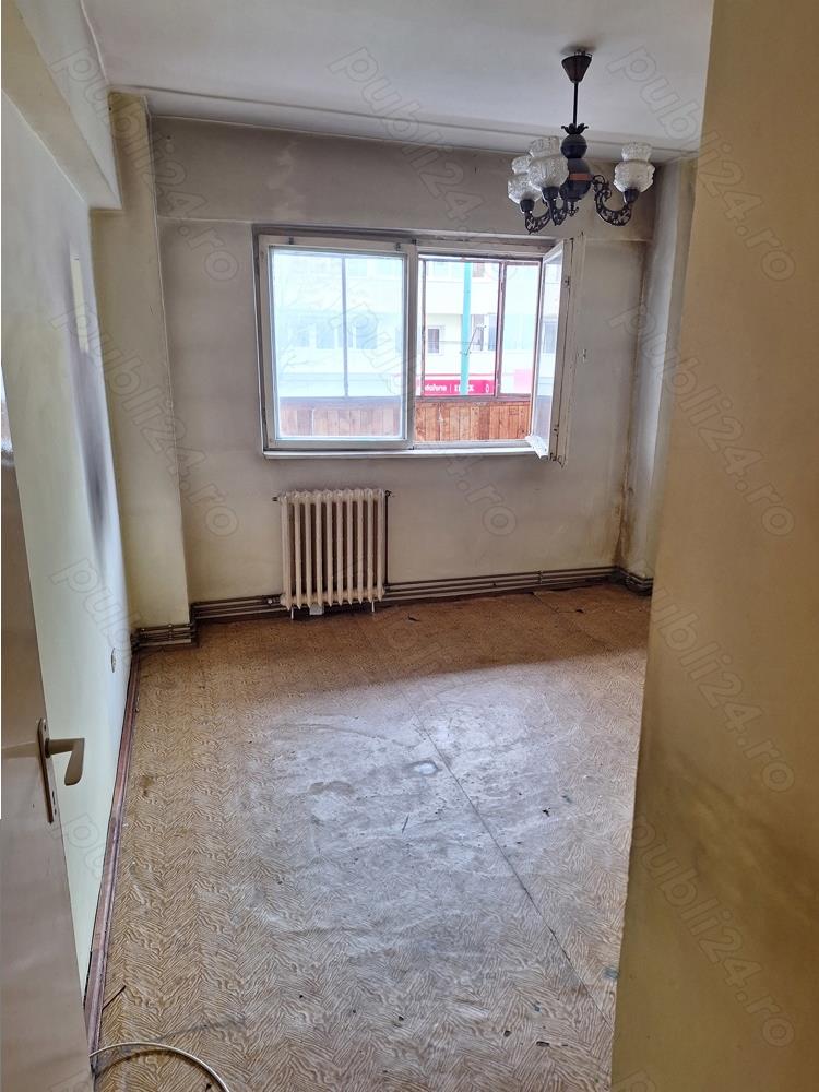 Apartament cu 3 camere - zona Grivitei