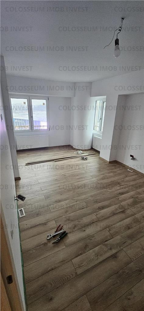 Apartament cu 5 camere, decomandat - zona Centru Civic