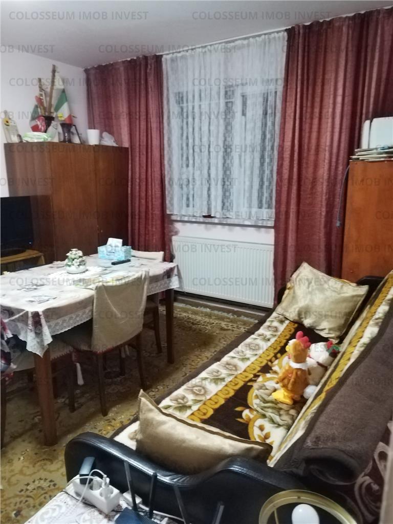 Apartament cu 3 camere - zona Astra